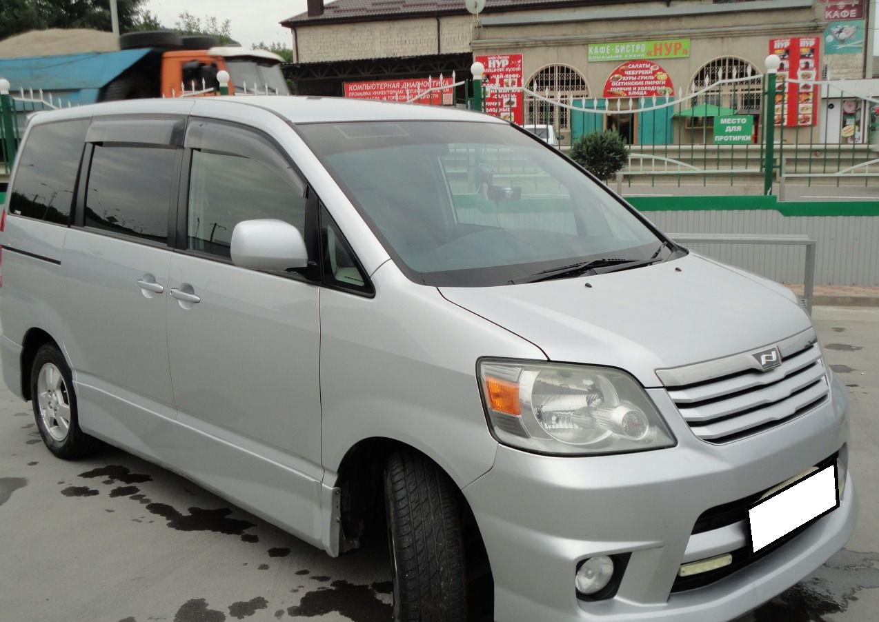 Купить Toyota Noah 2004 цена от в Новосибирске, в автосалоне Гепард №40128