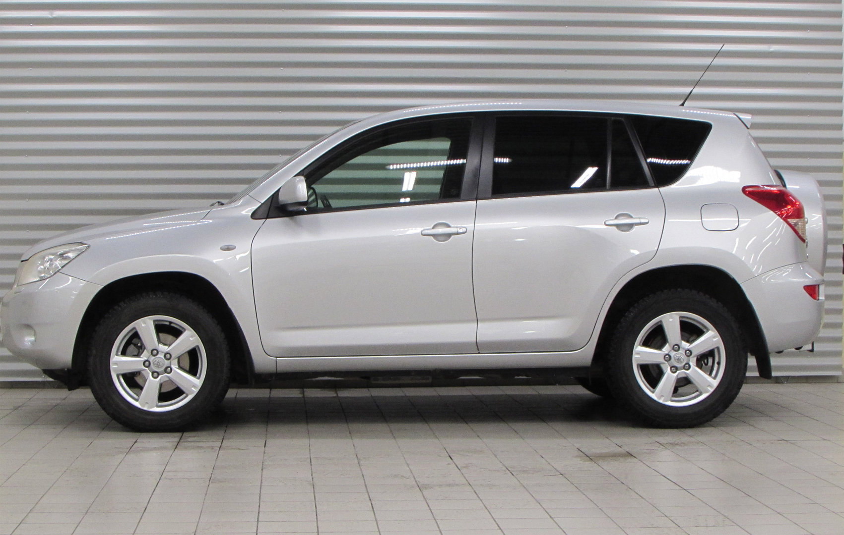 Купить 🚗 Toyota RAV4 2008 цена от 850000 в Новосибирске, в автосалоне  Гепард №49342