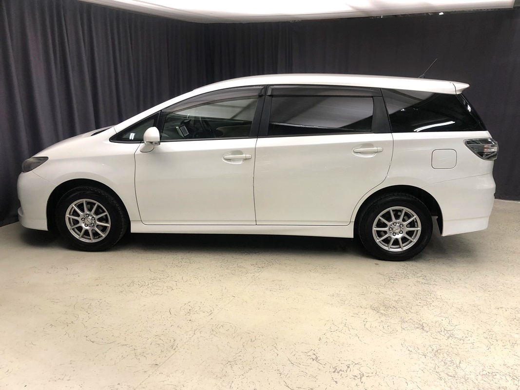 Купить 🚗 Toyota Wish 2013 цена от 1100000 в Новосибирске, в автосалоне  Гепард №168361