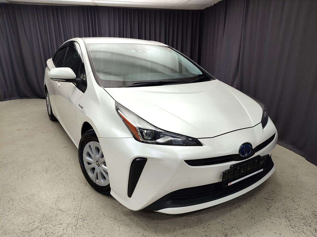 Купить 🚗 Toyota Prius 2019 цена от 1690000 в Новосибирске, в автосалоне  Гепард №168262