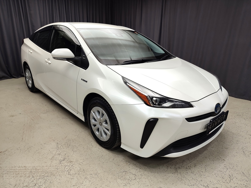 Купить 🚗 Toyota Prius 2019 цена от 1690000 в Новосибирске, в автосалоне  Гепард №168262