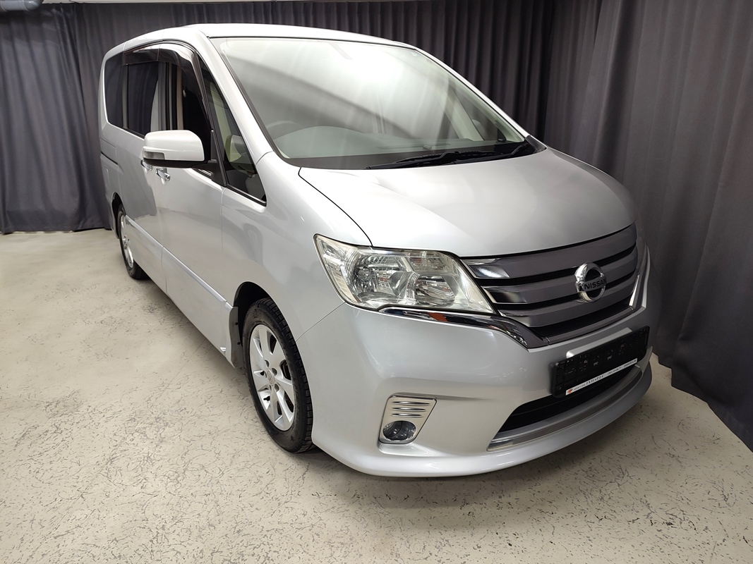 Купить Nissan Serena 2012 цена от 890000 в Новосибирске, в автосалоне  Гепард №168348