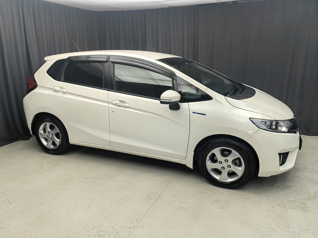 Купить Honda Fit 2014 цена от 850000 в Новосибирске, в автосалоне Гепард  №168613