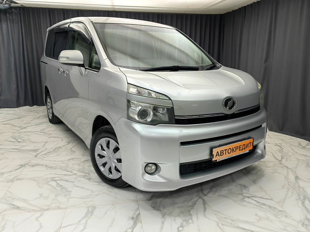 Купить Toyota Voxy 2012 цена от в Новосибирске, в автосалоне Гепард №168771