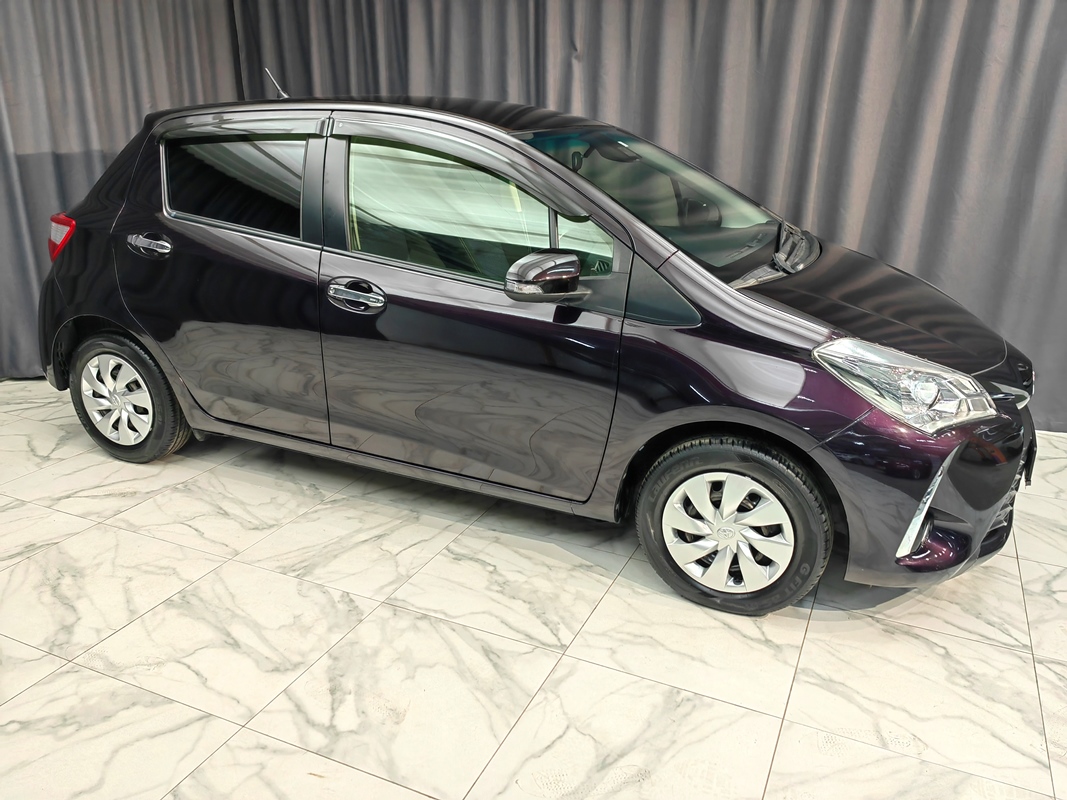 Купить Toyota Vitz 2018 цена от 1070000 в Новосибирске, в автосалоне Гепард  №169134