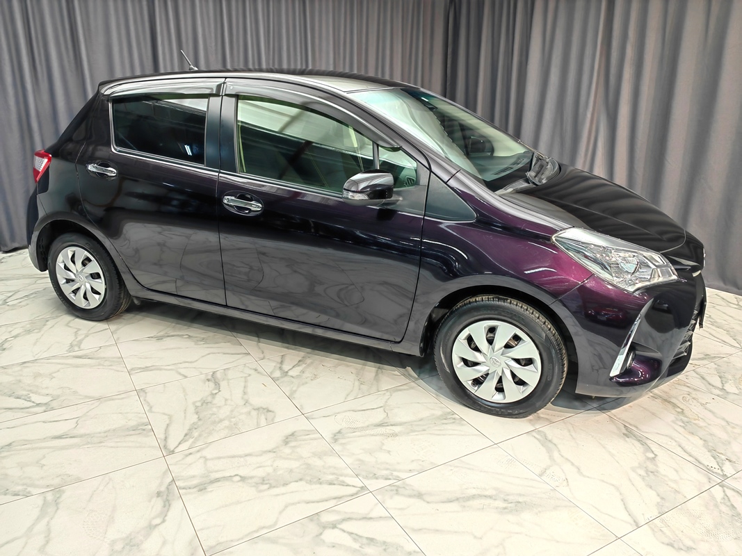 Купить Toyota Vitz 2018 цена от 1070000 в Новосибирске, в автосалоне Гепард  №169134