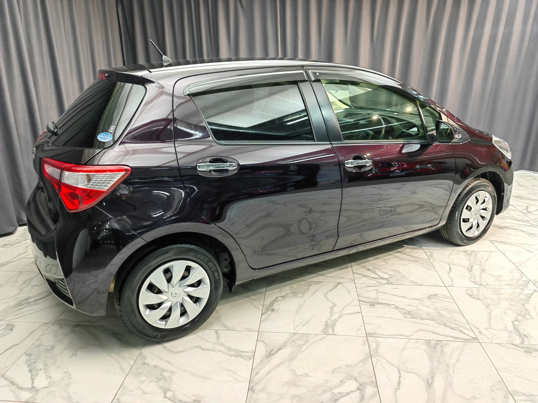 Купить 🚗 Toyota Vitz 2018 цена от 1070000 в Новосибирске, в автосалоне  Гепард №169134