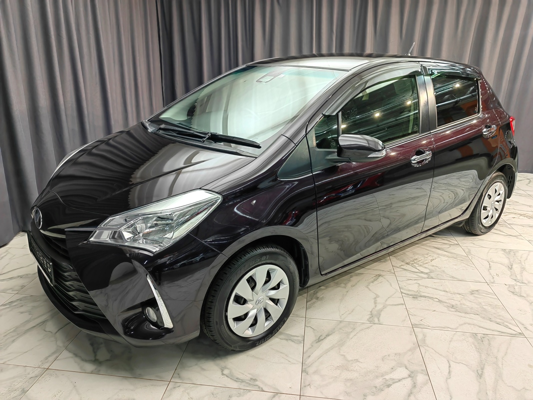 Купить Toyota Vitz 2018 цена от 1070000 в Новосибирске, в автосалоне Гепард  №169134