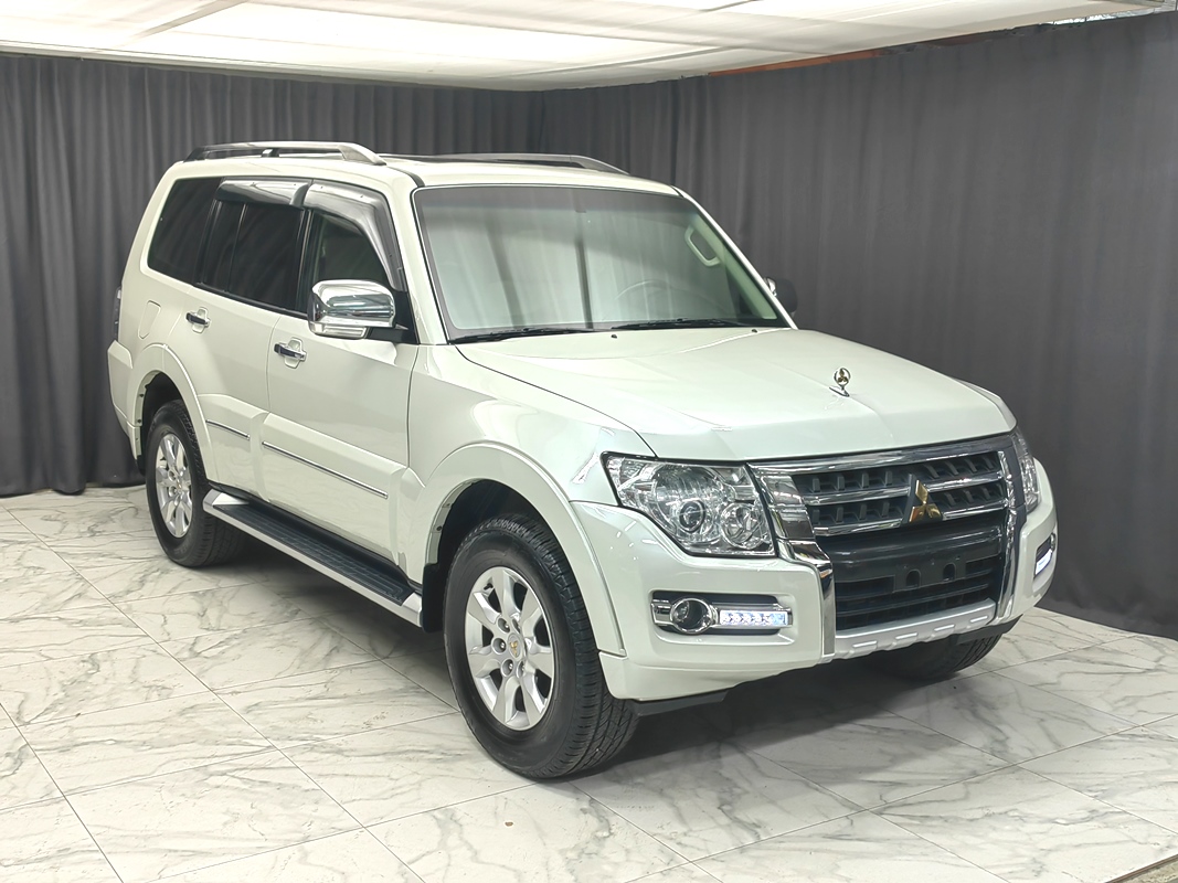 Купить Mitsubishi Pajero 2018 цена от 1640000 в Новосибирске, в автосалоне  Гепард №169288