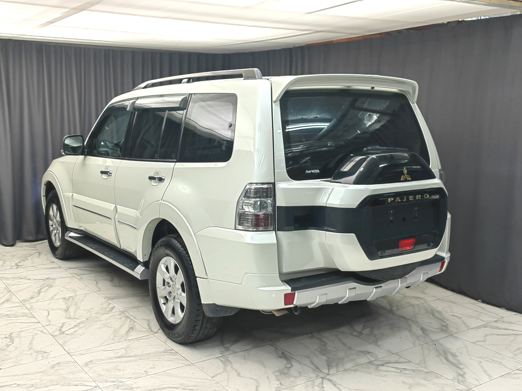 Купить Mitsubishi Pajero 2018 цена от 1640000 в Новосибирске, в автосалоне  Гепард №169288