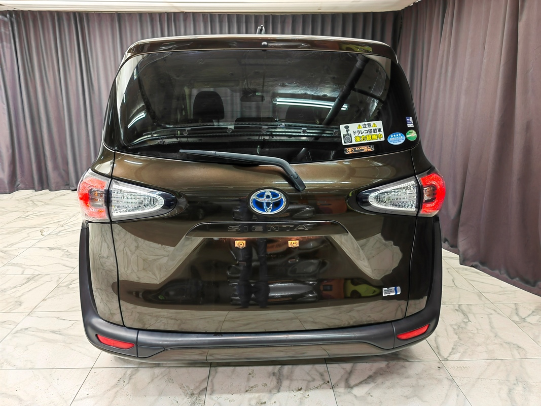 Купить 🚗 Toyota Sienta 2017 цена от в Новосибирске, в автосалоне Гепард  №169345