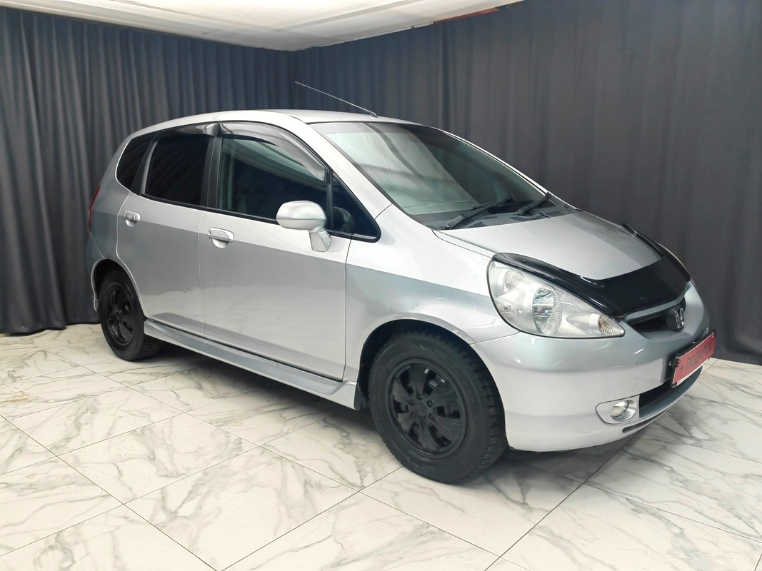 Купить 🚗 Honda Fit 2002 цена от в Новосибирске, в автосалоне Гепард №169806