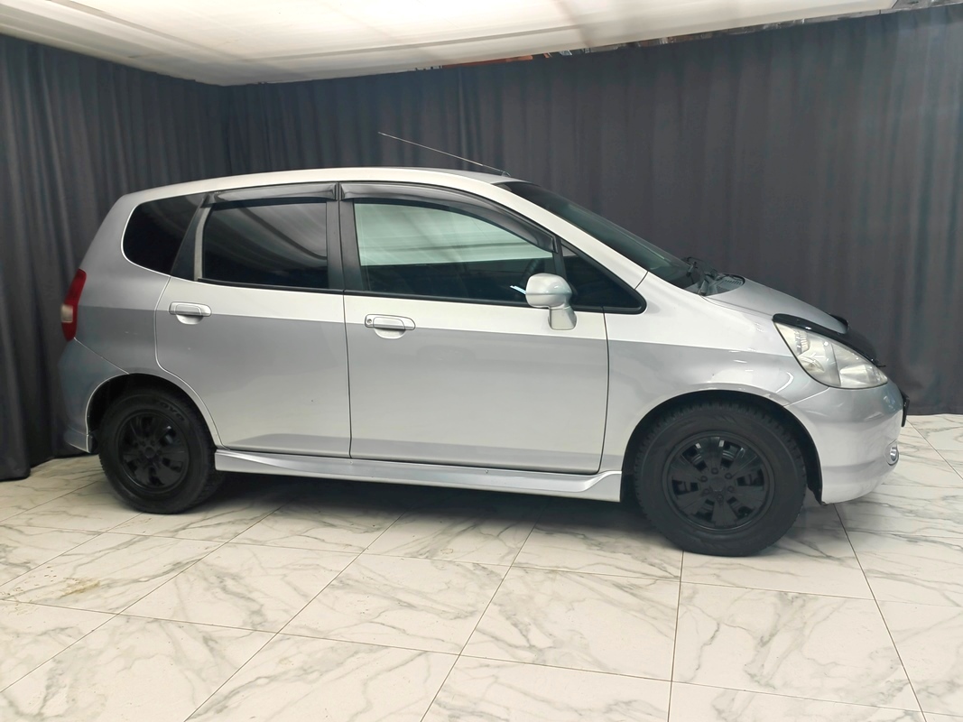 Купить 🚗 Honda Fit 2002 цена от в Новосибирске, в автосалоне Гепард №169806