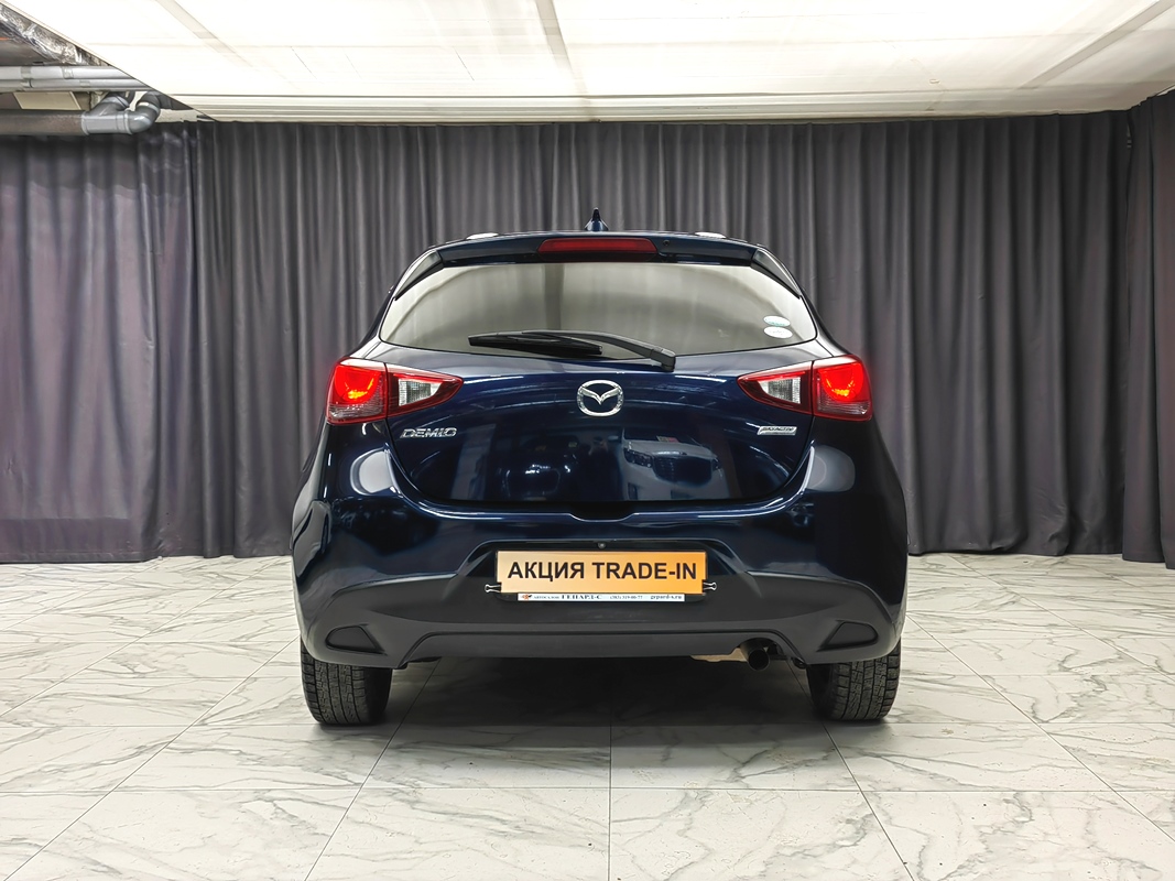 Купить Mazda Demio 2017 цена от 800000 в Новосибирске, в автосалоне Гепард  №170045