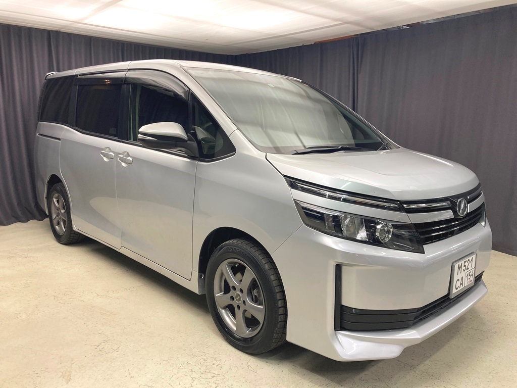 Toyota Voxy 2017